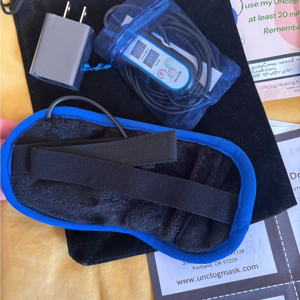 Black and Blue Dry Eye Relief Mask - Picture 2 of 5